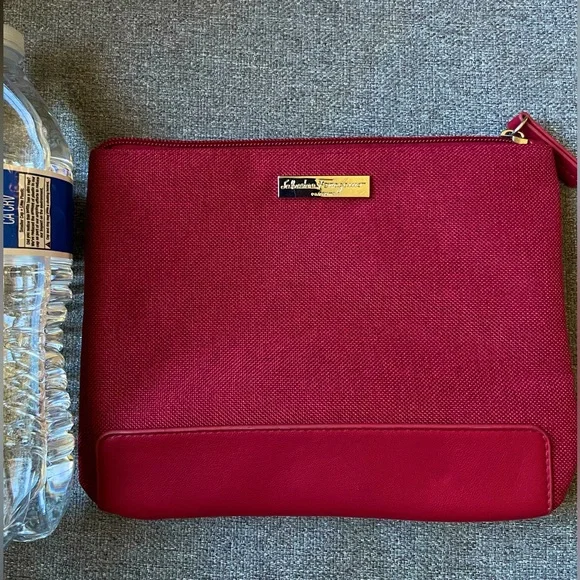 Salvatore Ferragamo: burgundy perfums/cosmetic bag - Picture 10 of 11